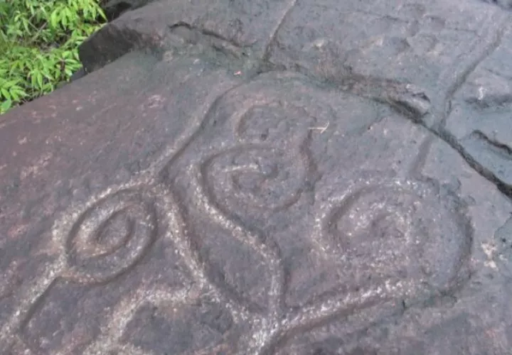 La piedra volcánica tiene una longitud de 30 metros. Edwin González