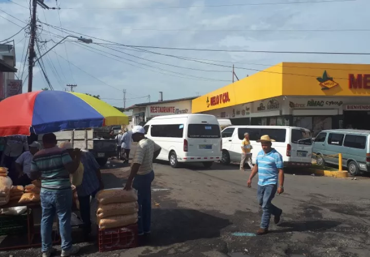 Mercado de Penonomé, uno de los lugares afectados por los frecuentes apagones. Elena Valdez
