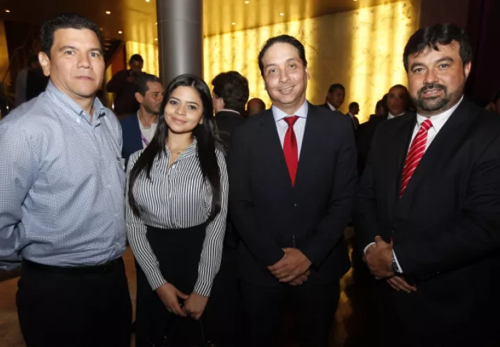 2. Eugenio Urrutia, Fátima Galagarza, Alberto Sáenz y Manuel Rodríguez.