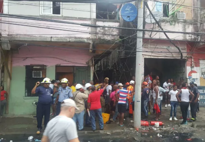 Unidades de los bomberos en el lugar de los hechos. Fotos: Delfia Cortez. 