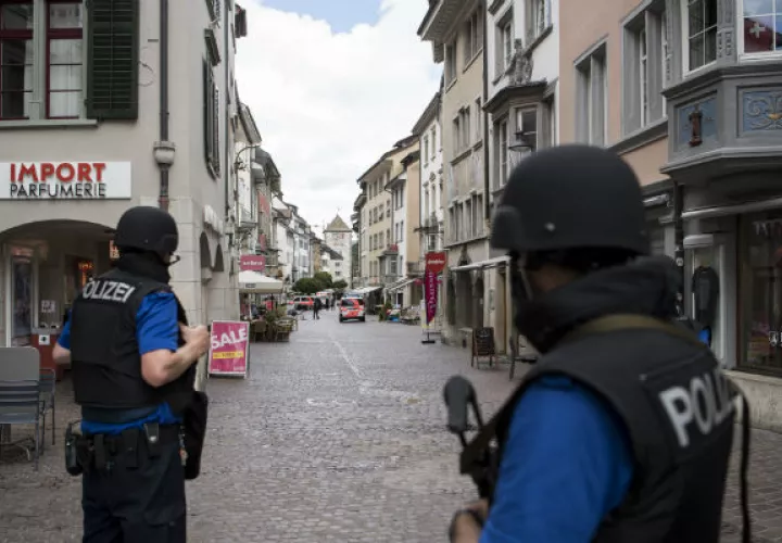 La policía advirtió  que el “sospechoso es peligroso”. Foto/ AP