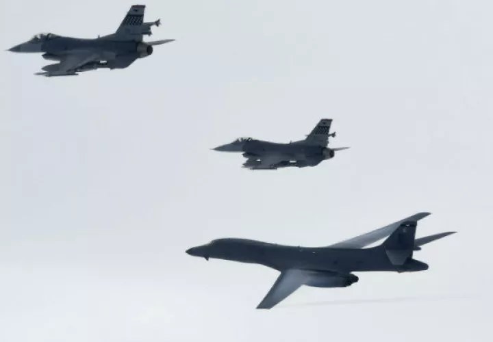 Las maniobras aéreas realizadas por Washington y Seúl constituyen "una firme respuesta a la serie de lanzamientos de misiles balísticos por parte de Corea del Norte". FOTO/AP