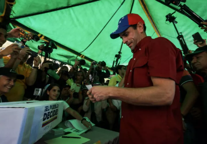 Henrique Capriles participó de la consulta popular contra la constituyente. FOTO/EFE
