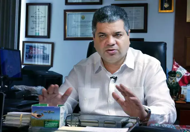 Javier Carrillo lleva dos períodos al frente de migración / Archivo.