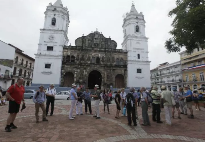 Tres estacionamientos públicos están siendo ocupados por los ministerios