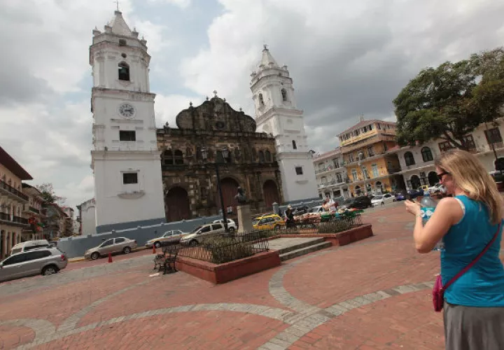 Los visitantes dan varias vueltas y a la media hora se van.