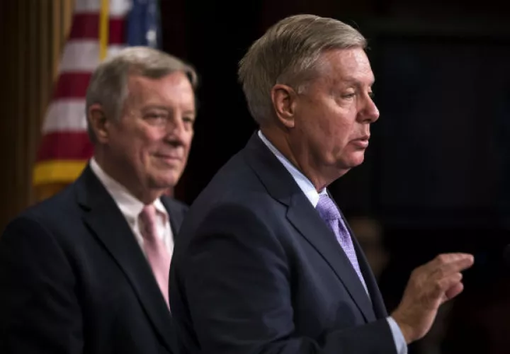 Senador Lindsey Graham (d). Foto: EFE.