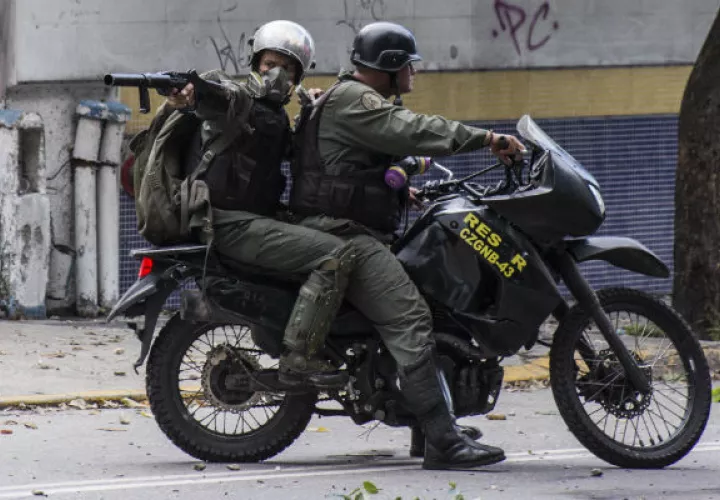 Motorizados de la Guardia Nacional Bolivariana. Foto: EFE.