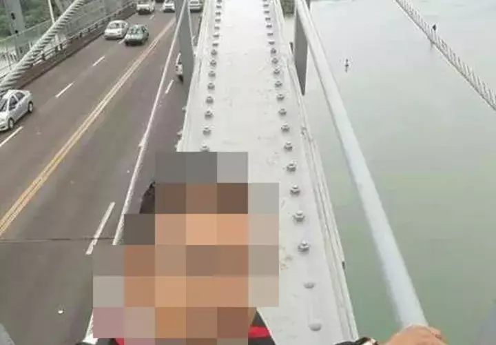El sujeto se tomó una foto para llamar la atención en redes / Foto: redes sociales.