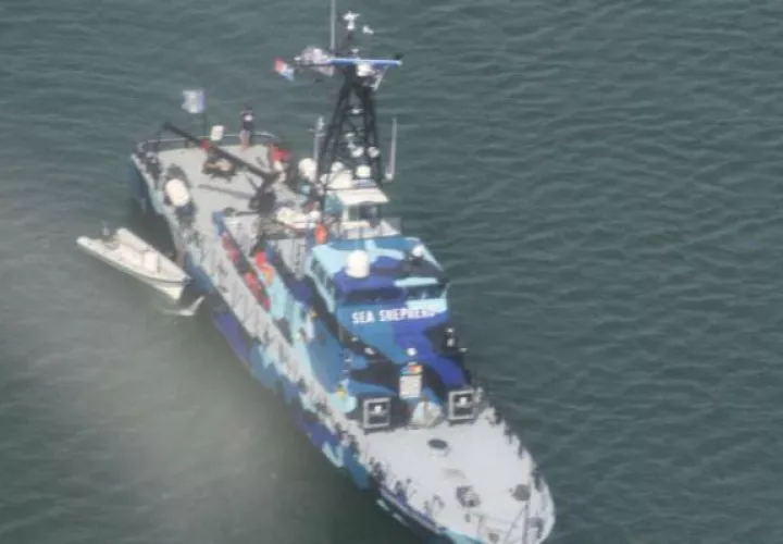Tripulantes de la nave detallan el trabajo que están desempeñando 