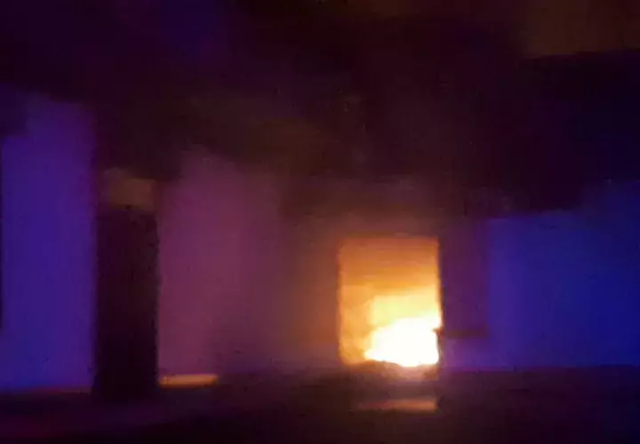 Jefe de los bomberos de Coclé confirmó que sí faltó presión agua para sofocar el incendio. Foto: Elena Valdez