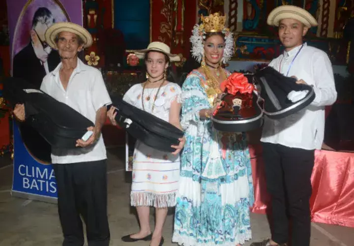 Ganadores del concurso de violines. Foto: Zenaida Vásquez 