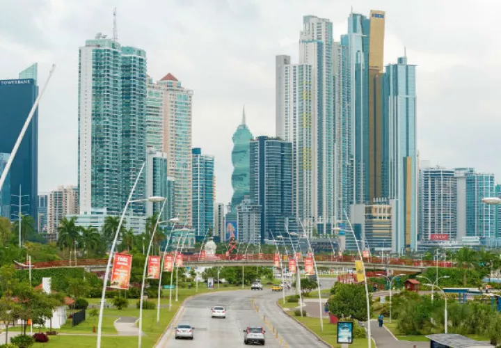 El centro bancario de Panamá está formado por 90 bancos
