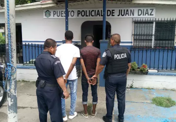Tres sujetos fueron aprehendidos en la acción policial / Cortesía @protegeryservir