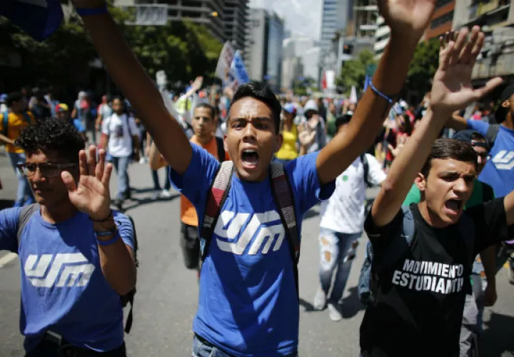 Protestas se mantienen. Foto: EFE.