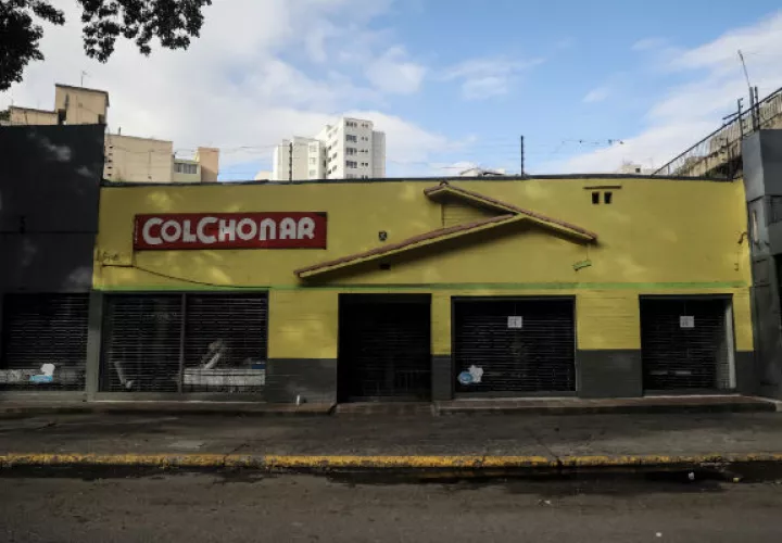Local cerrado en Caracas. Foto/ EFE