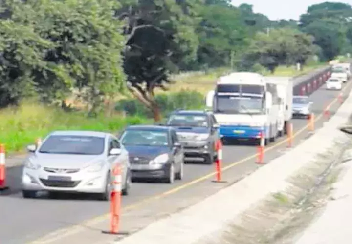 Tramo la Vía Panamericana, en Coclé, que está en reparación. /Foto Elena Valdés
