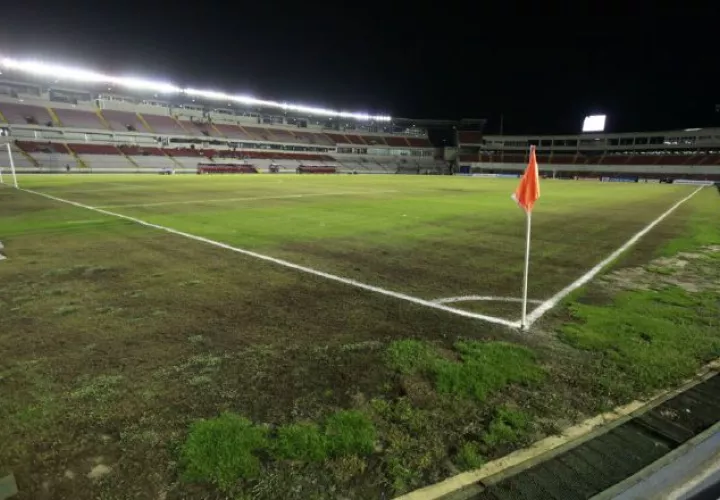 La cancha del  Rommel, en pésimo estado. /Foto Anayansi Gamez