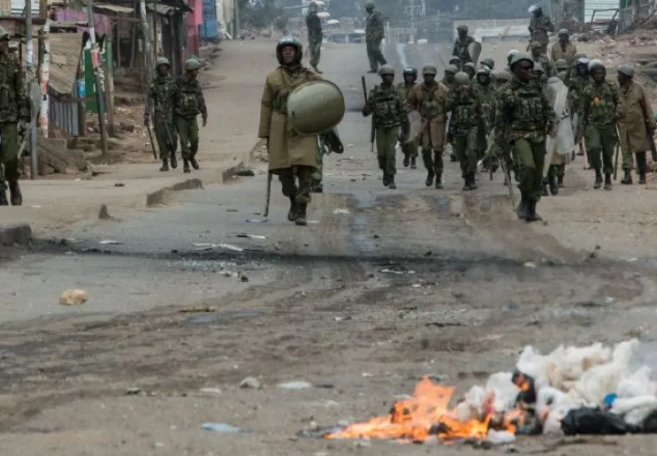 Soldados tratan de restablecer el orden, luego de las protestas. /Foto EFE