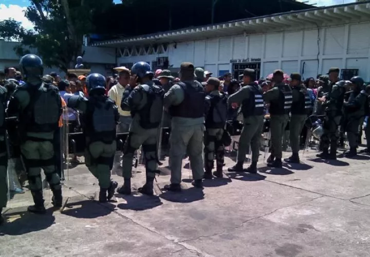 uardia Nacional Bolivariana custodian la prisión de Puerto Ayacucho. /Foto EFE