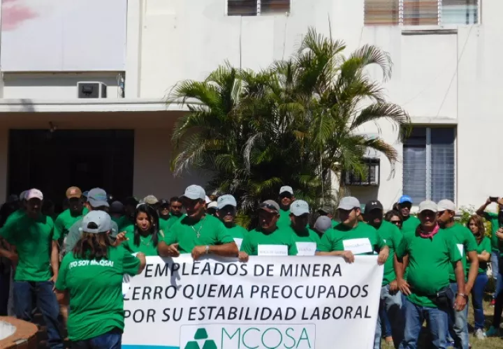 Trabajadores de la empresa minera, a favor del proyecto. Zenaida Vásquez 