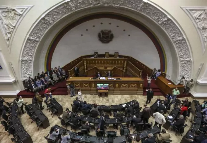 Salón de sesiones de la Asamblea Nacional (AN) durante una sesión con la asistencia de representantes diplomáticos en Venezuela. /Foto EFE 
