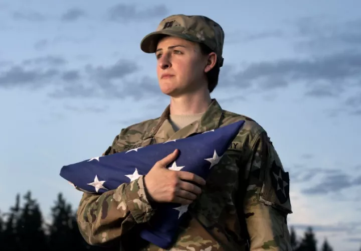 Capitana del Ejército de EE.UU., transgénero, que ha servido al rededor del mundo, incluso en Irak y Afganistán. /Foto AP