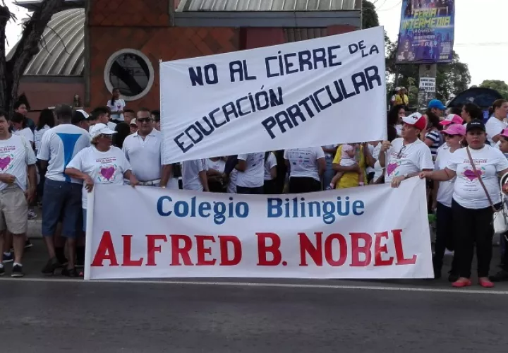 Protesta en defensa de la educación particular en el Oeste. /Foto Eric A. Montenegro.