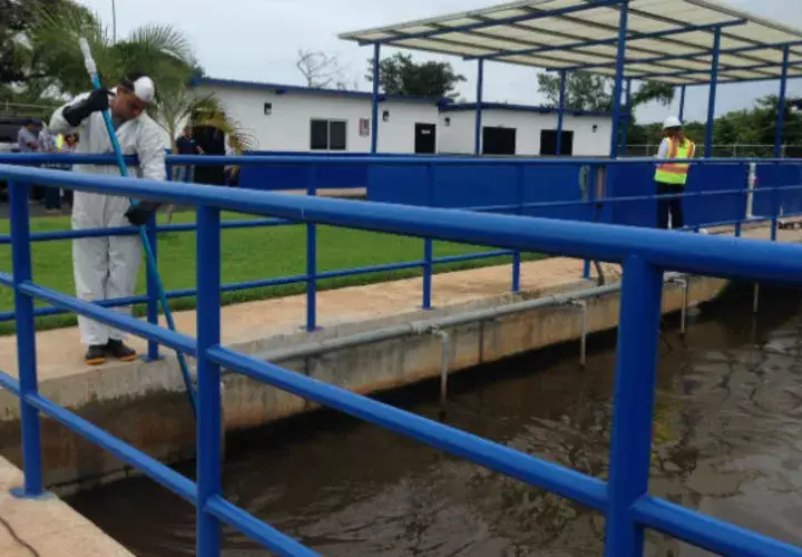 Hay sedimentos arrastrados por el río La Villa. Foto: Thays Domínguez. 