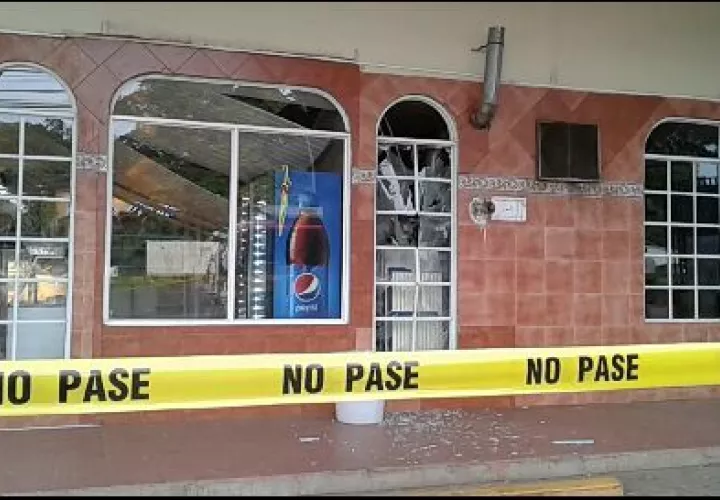El local fue acordonado por seguridad. Fotos: Melquiadez Vásquez. 