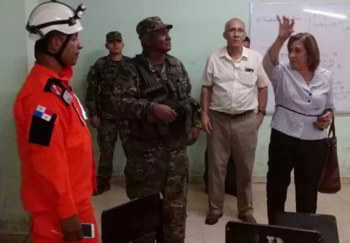 Se evaluaba los daños en el plantel. Fotos: Víctor Eliseo Rodríguez. 