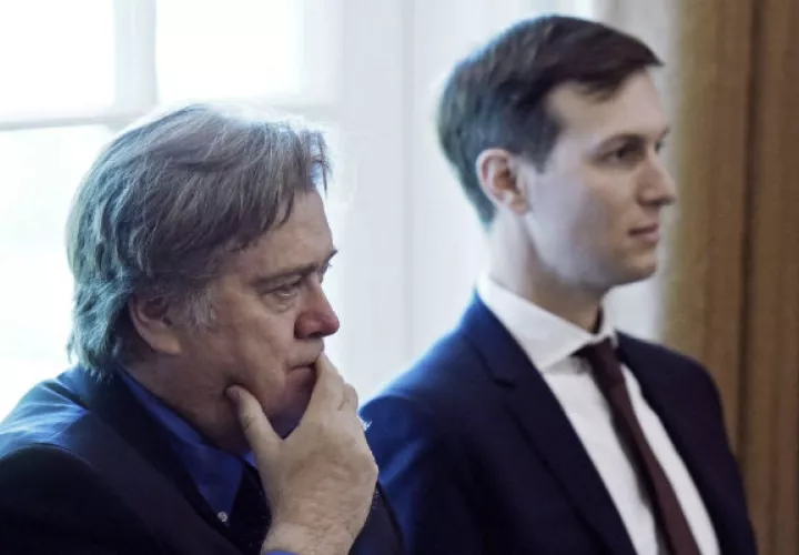 Steve Bannon junto a Jared Kushner, yerno del presidente Donald Trump. FOTO/EFE