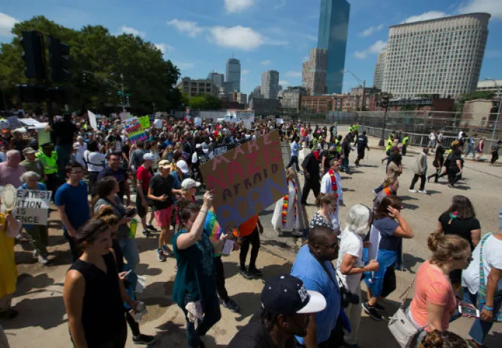 La policía de Boston estimó que unas 15,000 personas acudieron a la marcha hasta el Boston Common. FOTO/AP
