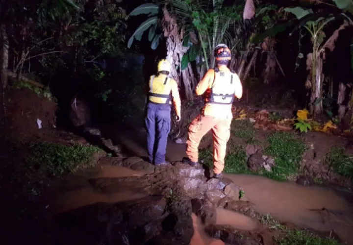 Miembros del Sinaproc en el área. Foto. Raimundo Rivera.