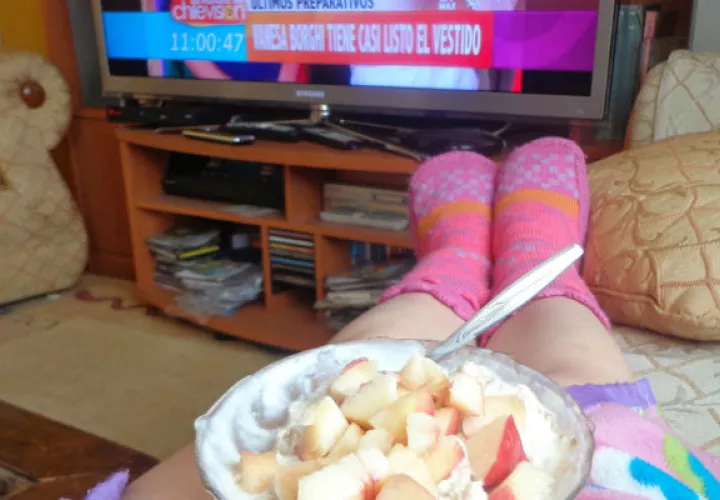 Peligroso es comer al frente de la televisión