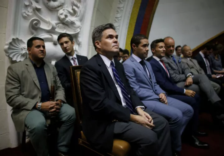 Diplomáticos de 14 países acompañaron la sesión de la Asamblea Nacional de Venezuela. FOTO/AP