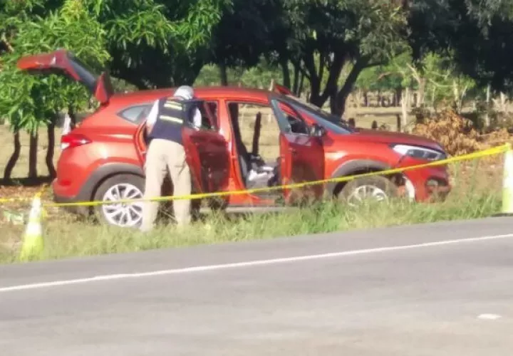 El auto quedó al lado de la vía. Foto: José Vásquez.