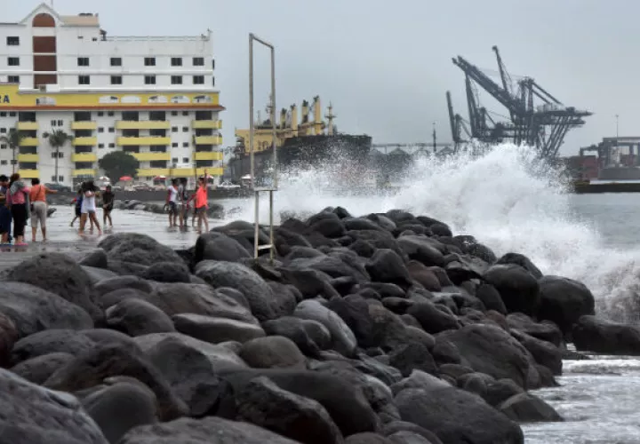 Fuertes marejadas. Foto/ EFE