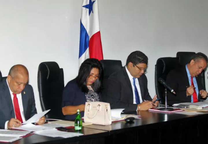 Existen médicos que intervienen en campos que no son su especialidad