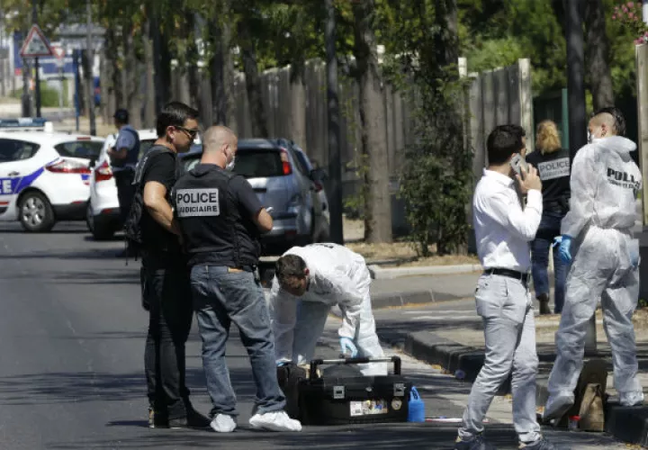 Peritos analizan la zona del atropello. Foto/ AP
