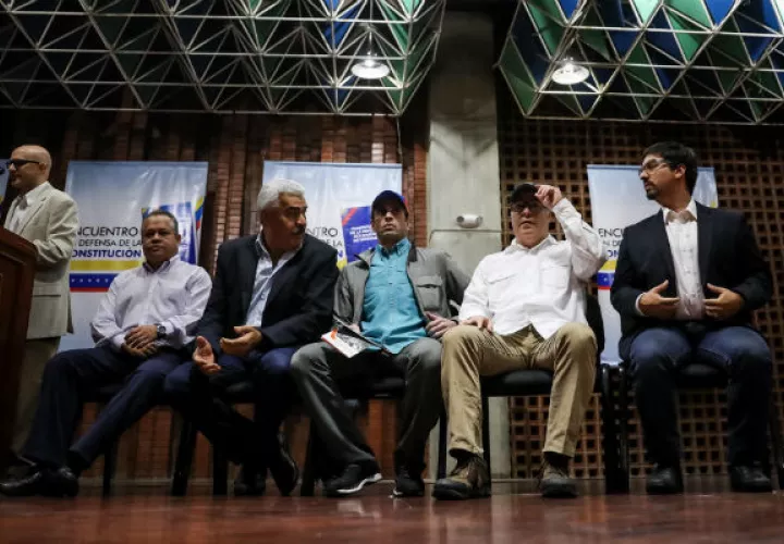 Miembros de la Mesa de la Unidad Democrática, planifican sus nuevas acciones. FOTO/EFE