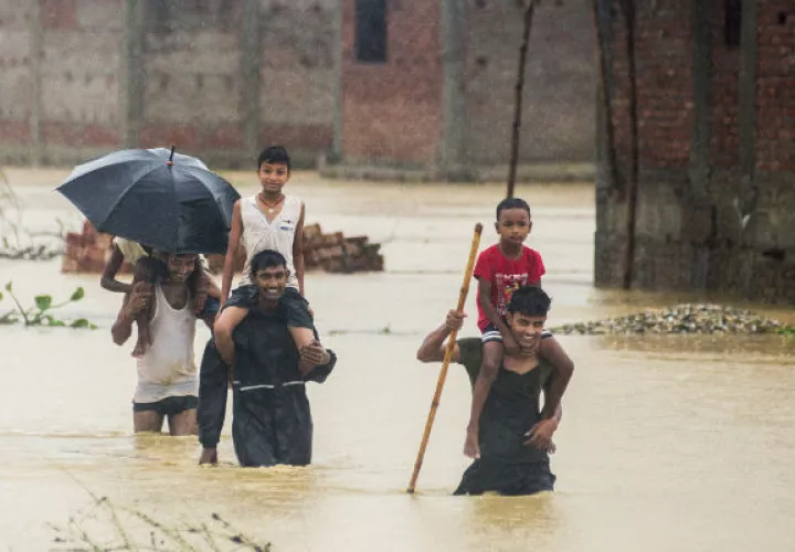 Cerca de 30 mil familias han tenido que abandonar sus hogares. FOTO/AP
