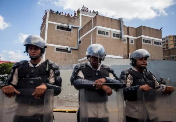 "Los decesos ocurrieron durante la toma del Centro de Detención Judicial de Amazonas en la cual resultaron heridos también 14 funcionarios." FOTO/EFE