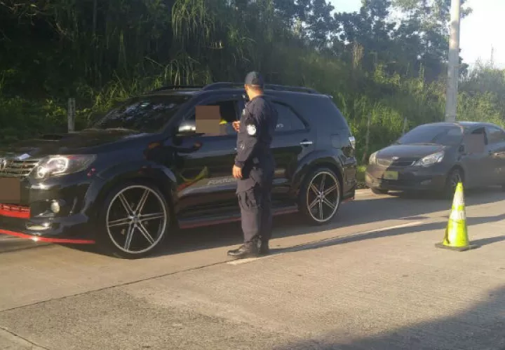 Retén policial en el área. Foto: Raimundo Rivera. 