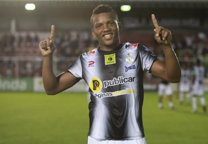 Ronaldo Córdoba vuelve a Tauro.