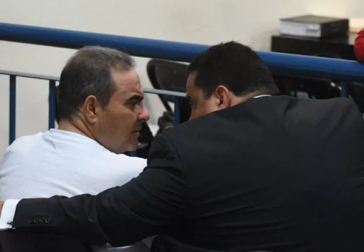 El expresidente salvadoreño Elías Antonio Saca, sale de una audiencia. FOTO/EFE 