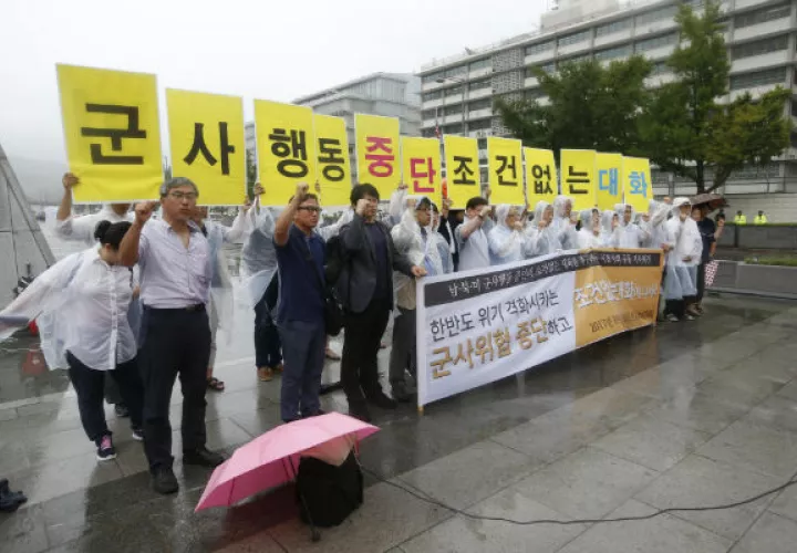 Surcoreanos protestan en Seúl contra las amenazas de Corea del Norte. Foto: EFE.