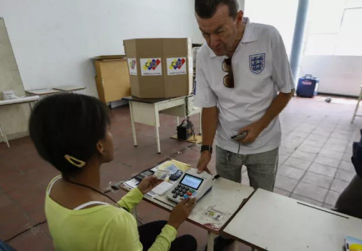 Votaciones en la Constituyente. Foto/ EFE