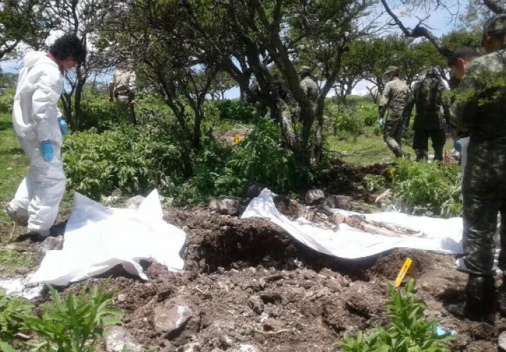 Hallan los cuerpos de 11 hombres y 3 mujeres. FOTO/EFE