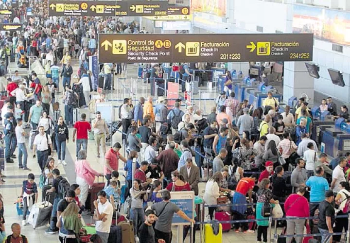Más de 10 mil pasajeros quedaron varados en el aeropuerto de Tocumen. /Foto Archivo